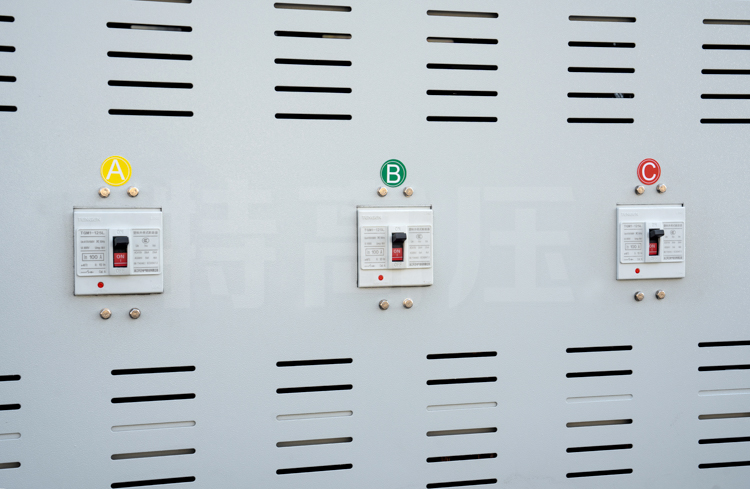 DDL系列全自動(dòng)溫升試驗(yàn)裝置大電流發(fā)生器 DDL系列全自動(dòng)溫升試驗(yàn)裝置大電流發(fā)生器