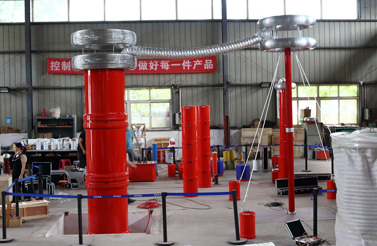 UHV-75kVA/75kV 串聯(lián)諧振方案(圖12) UHV-75kVA/75kV 串聯(lián)諧振方案(圖12)