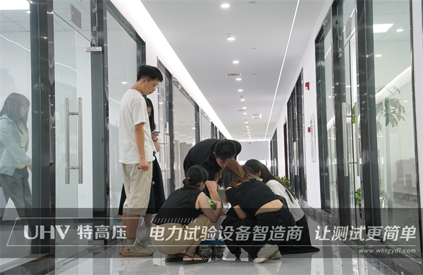 夏日送清涼,關(guān)愛(ài)沁人心!武漢特高壓為全體員工發(fā)放夏季福利(圖8) 夏日送清涼,關(guān)愛(ài)沁人心!武漢特高壓為全體員工發(fā)放夏季福利(圖8)